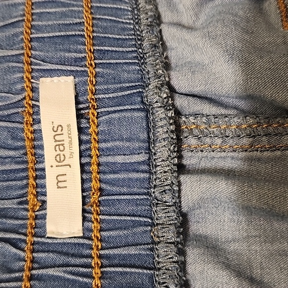 Chambray Denim Shorts - Picture 4 of 5